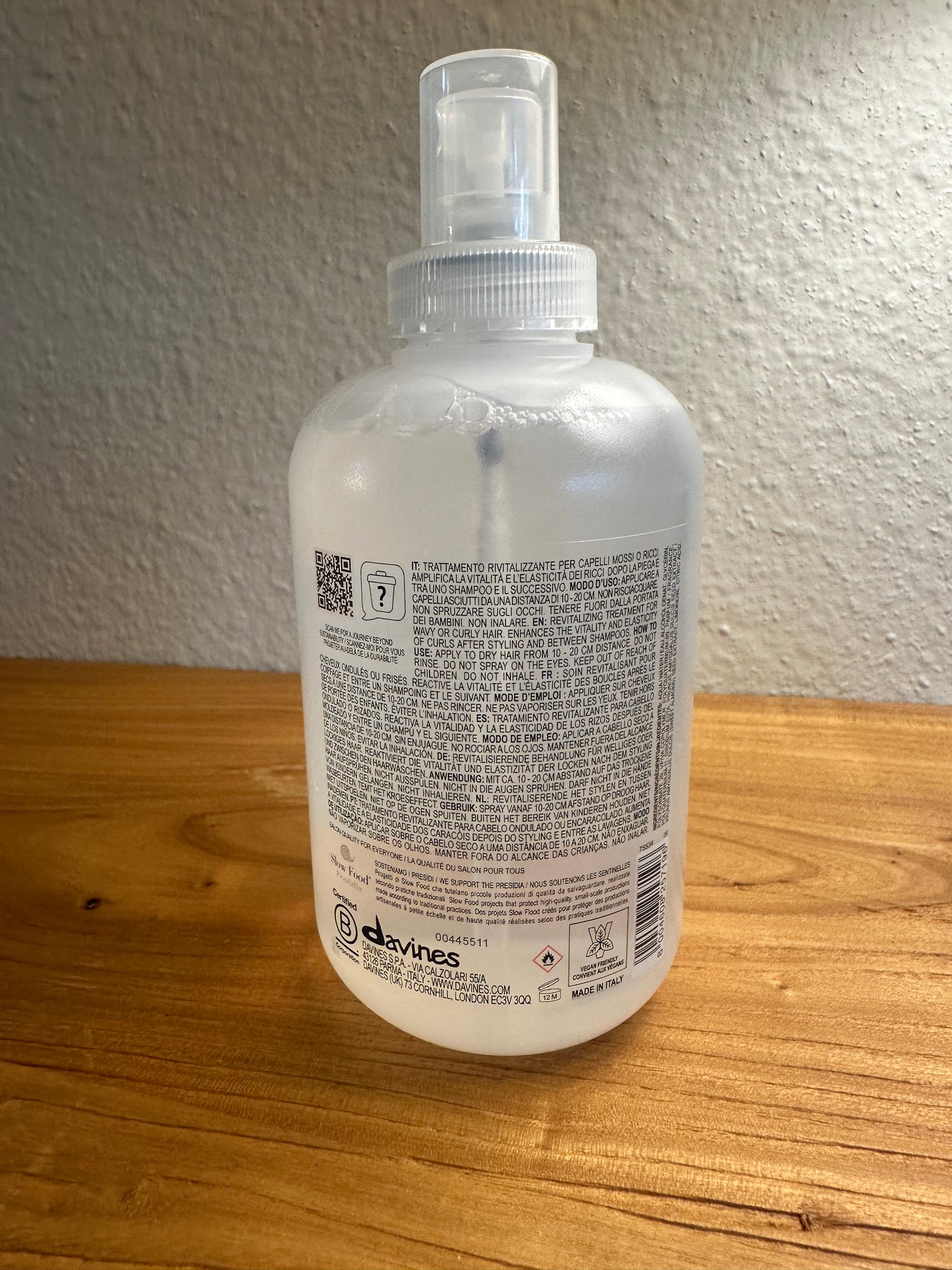 Davines ESSENTIAL HAIRCARE
LOVE CURL Revitalizer
Revitalizing curl refreshing spray