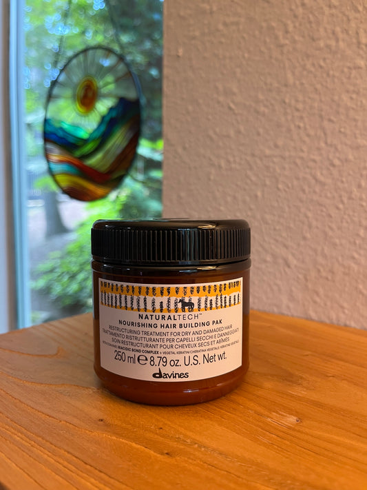 Davines NATURALTECH
NOURISHING Hair Building Pak
Restructuring mask for dry and damaged hair