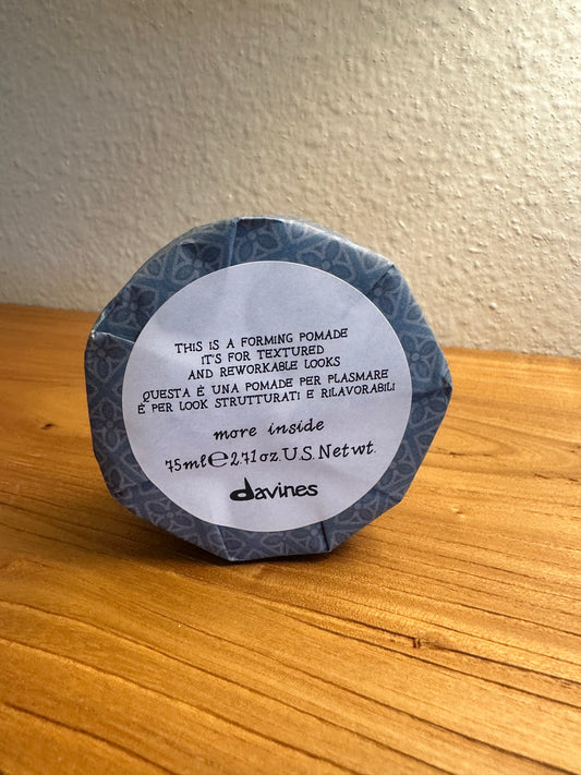 Davines MORE INSIDE
This is a Forming Pomade
Pomade for textured short hair