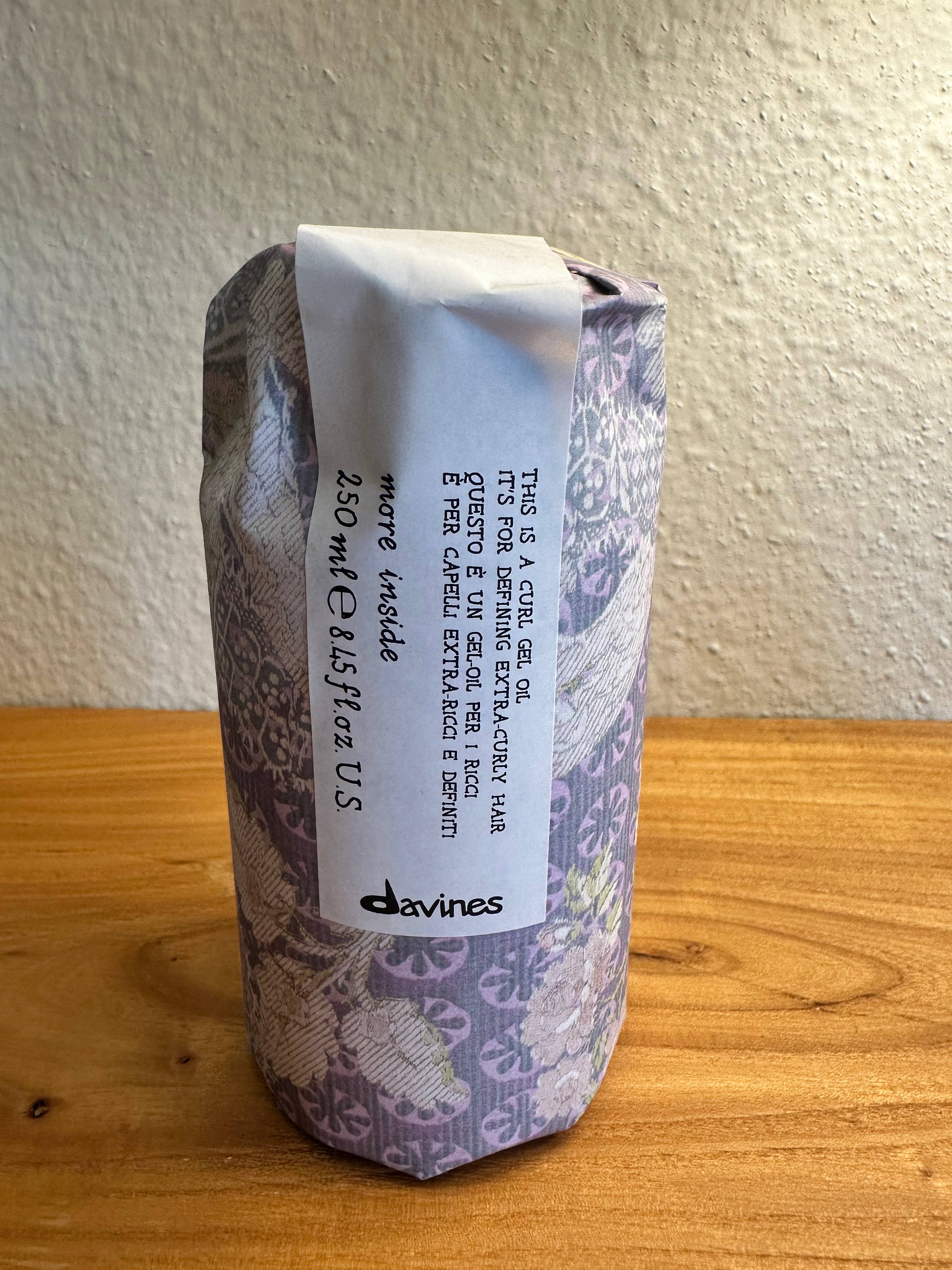 Davines MORE INSIDE
This is a Curl Gel Oil
Transformative gel to oil for curls definition