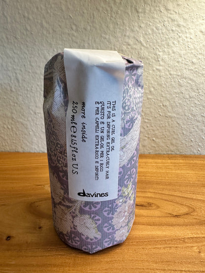 Davines MORE INSIDE
This is a Curl Gel Oil
Transformative gel to oil for curls definition