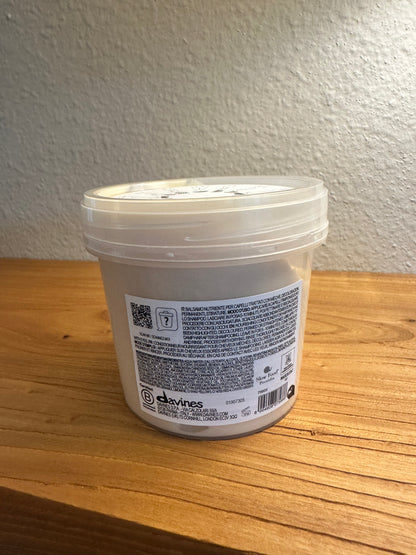 Davines ESSENTIAL HAIRCARE
NOUNOU Conditioner
Nourishing conditioner for damaged or very dry hair