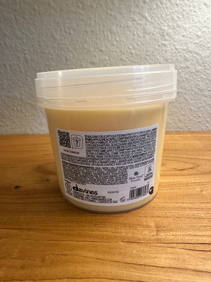 Davines ESSENTIAL HAIRCARE
DEDE Conditioner
Daily lightweight conditioner for normal and fine hair