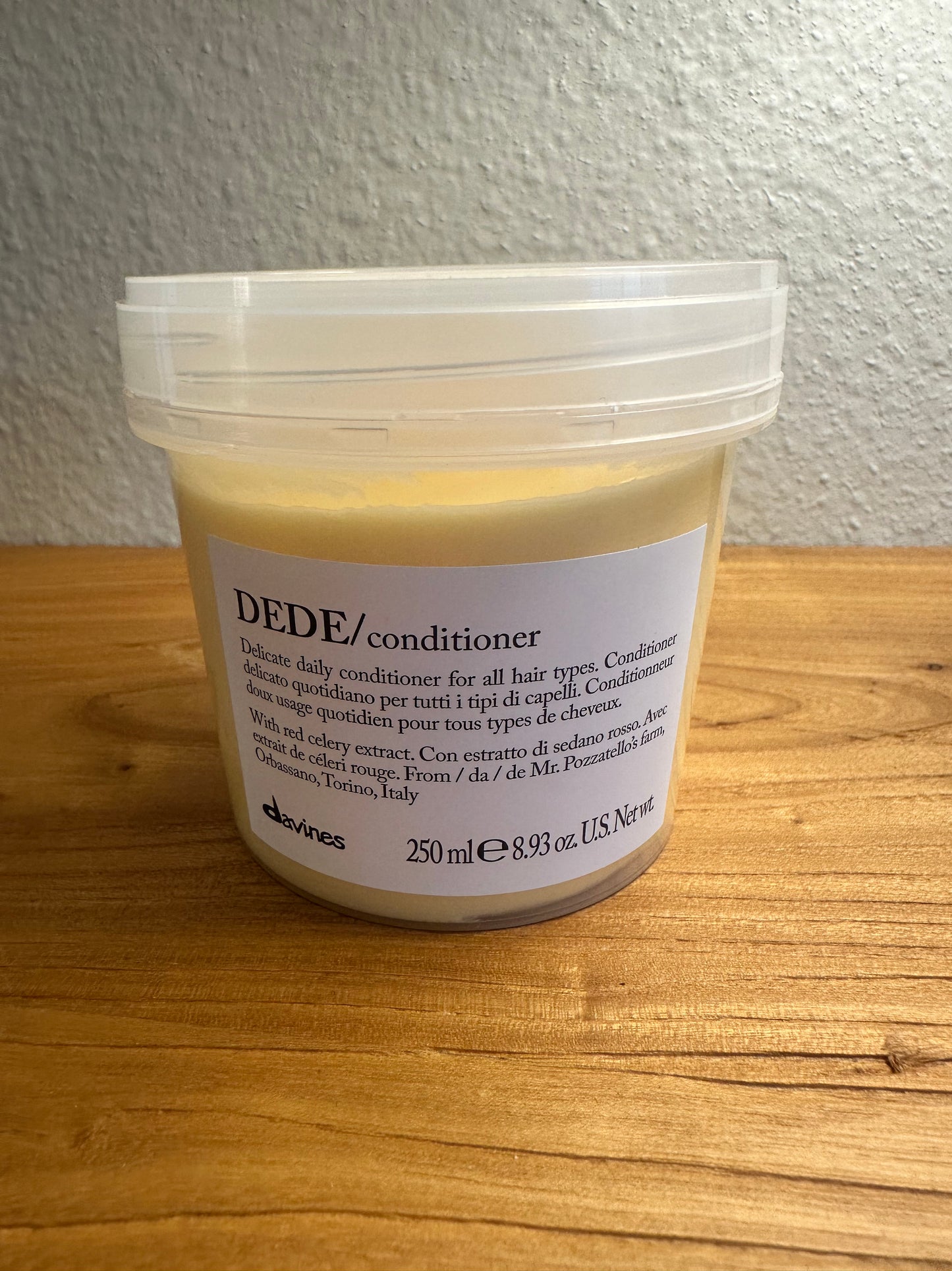 Davines ESSENTIAL HAIRCARE
DEDE Conditioner
Daily lightweight conditioner for normal and fine hair