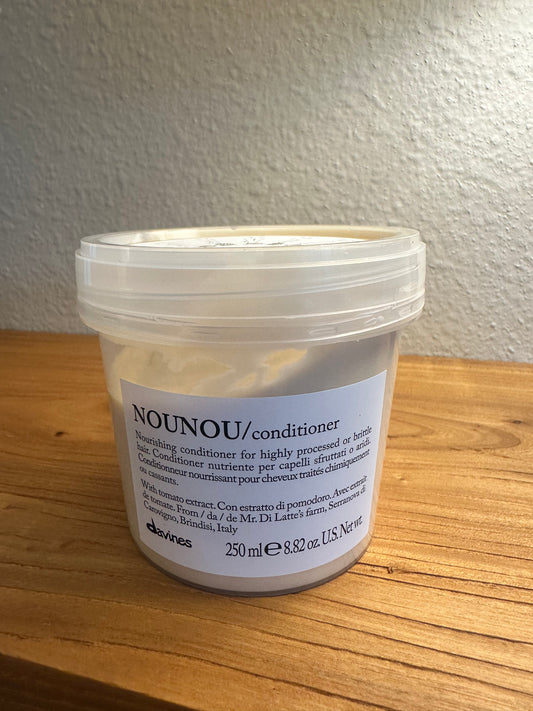 Davines ESSENTIAL HAIRCARE
NOUNOU Conditioner
Nourishing conditioner for damaged or very dry hair