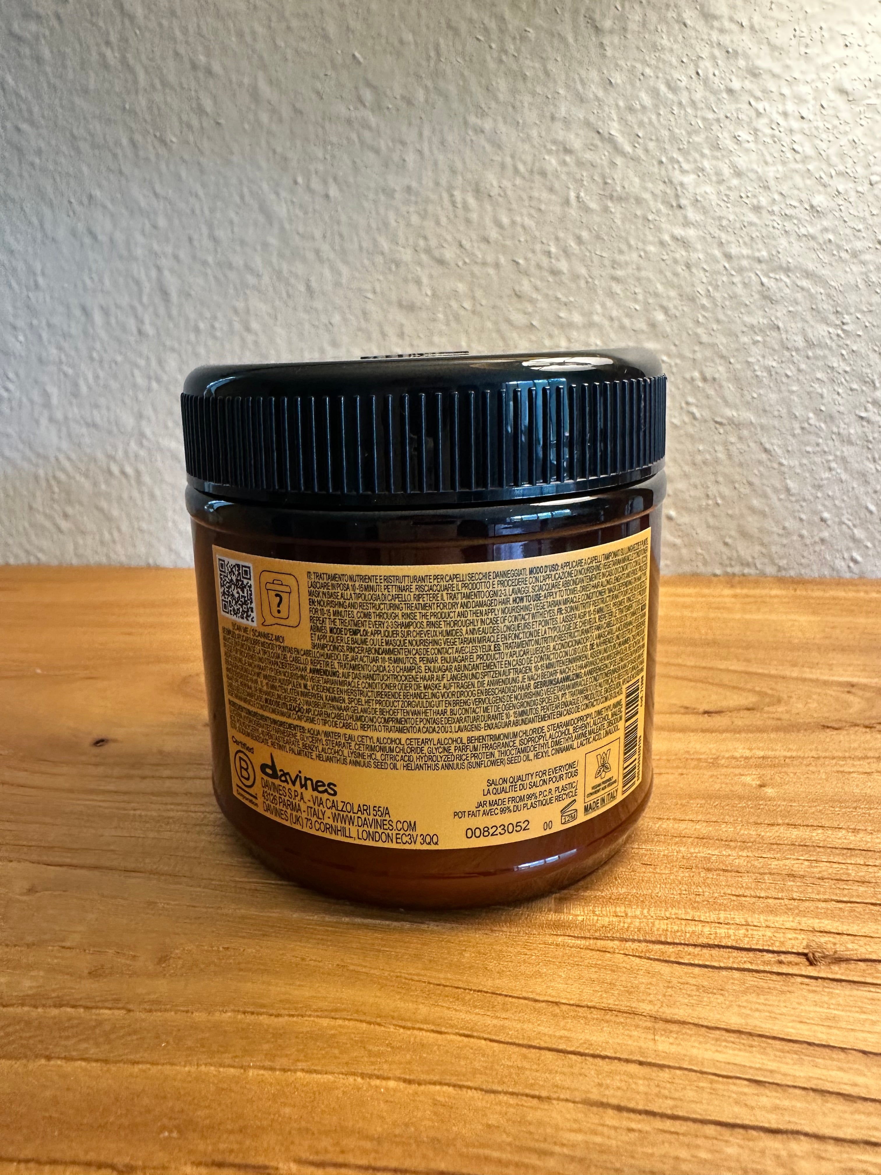Davines NATURALTECH
NOURISHING Vegetarian Miracle Conditioner
Repairing vegan conditioner for damaged hair