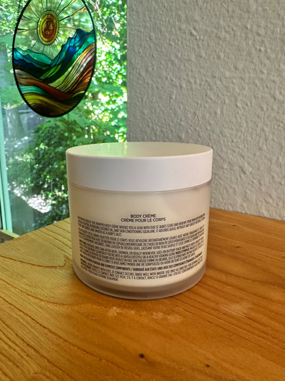 OUAI Body Crème St. Barts with this scent that has notes of Dragonfruit, Orange Blossom, Tuberose and Baltic Amber.