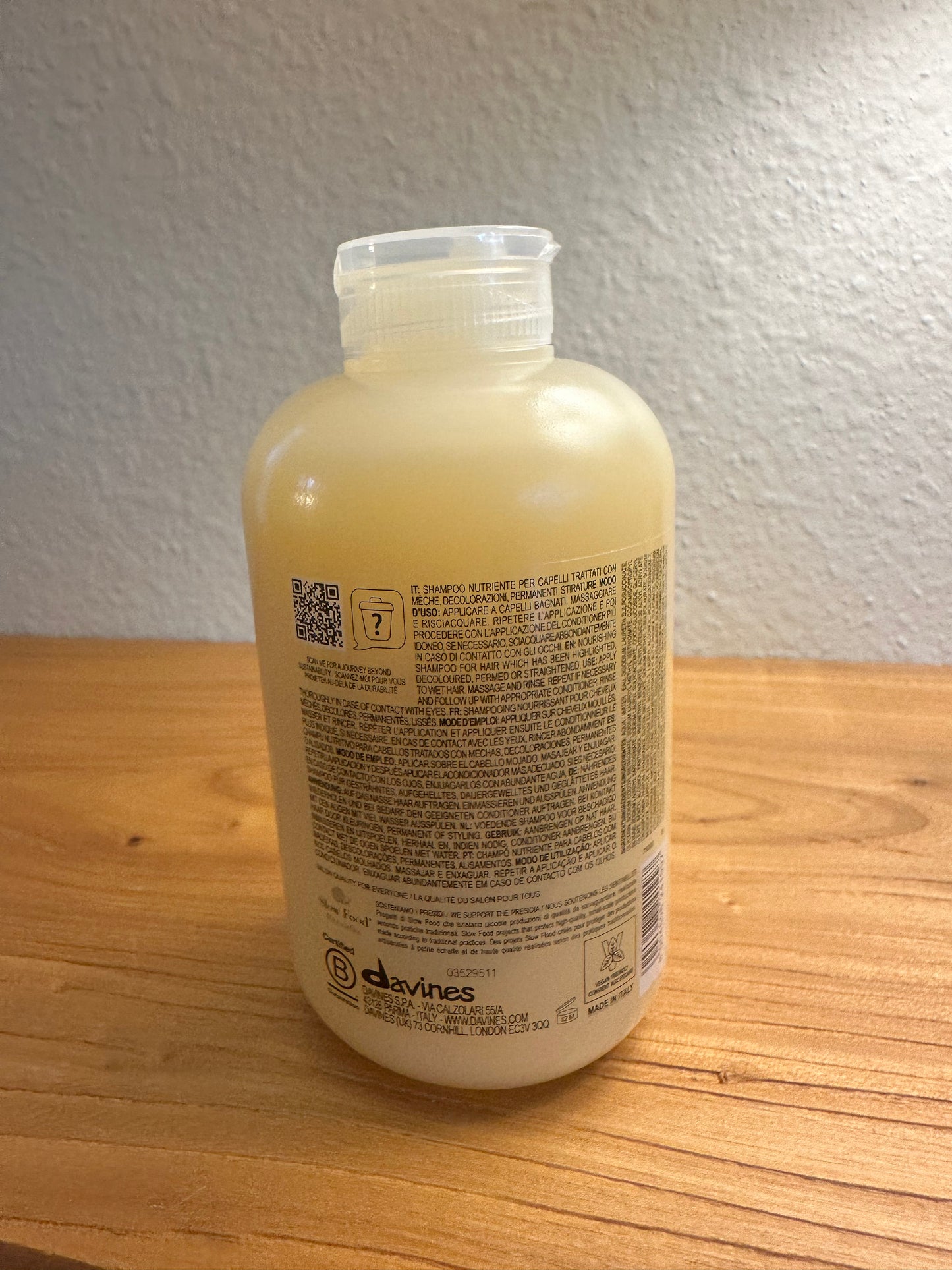 Davines ESSENTIAL HAIRCARE
NOUNOU Shampoo
Nourishing Shampoo for highly processed or brittle hair