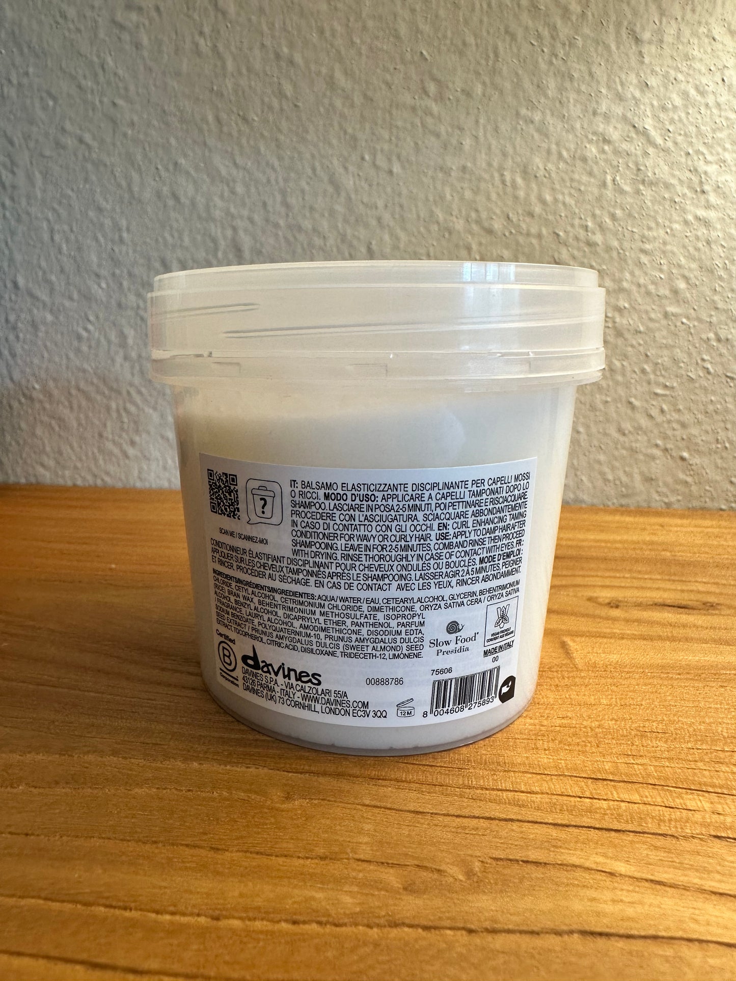 Davines ESSENTIAL HAIRCARE
LOVE CURL Conditioner
Protein-rich hair conditioner for curly hair
