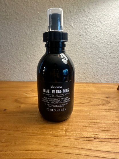 Davines OI All In One Milk
Hydrating hair milk for reducing frizz