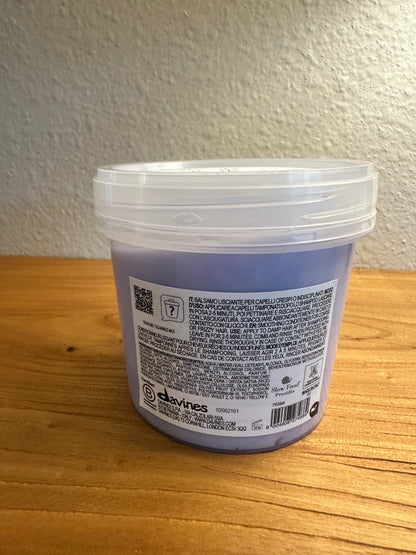 Davines ESSENTIAL HAIRCARE
LOVE Smoothing Conditioner
Smoothing conditioner to tame coarse or frizzy hair