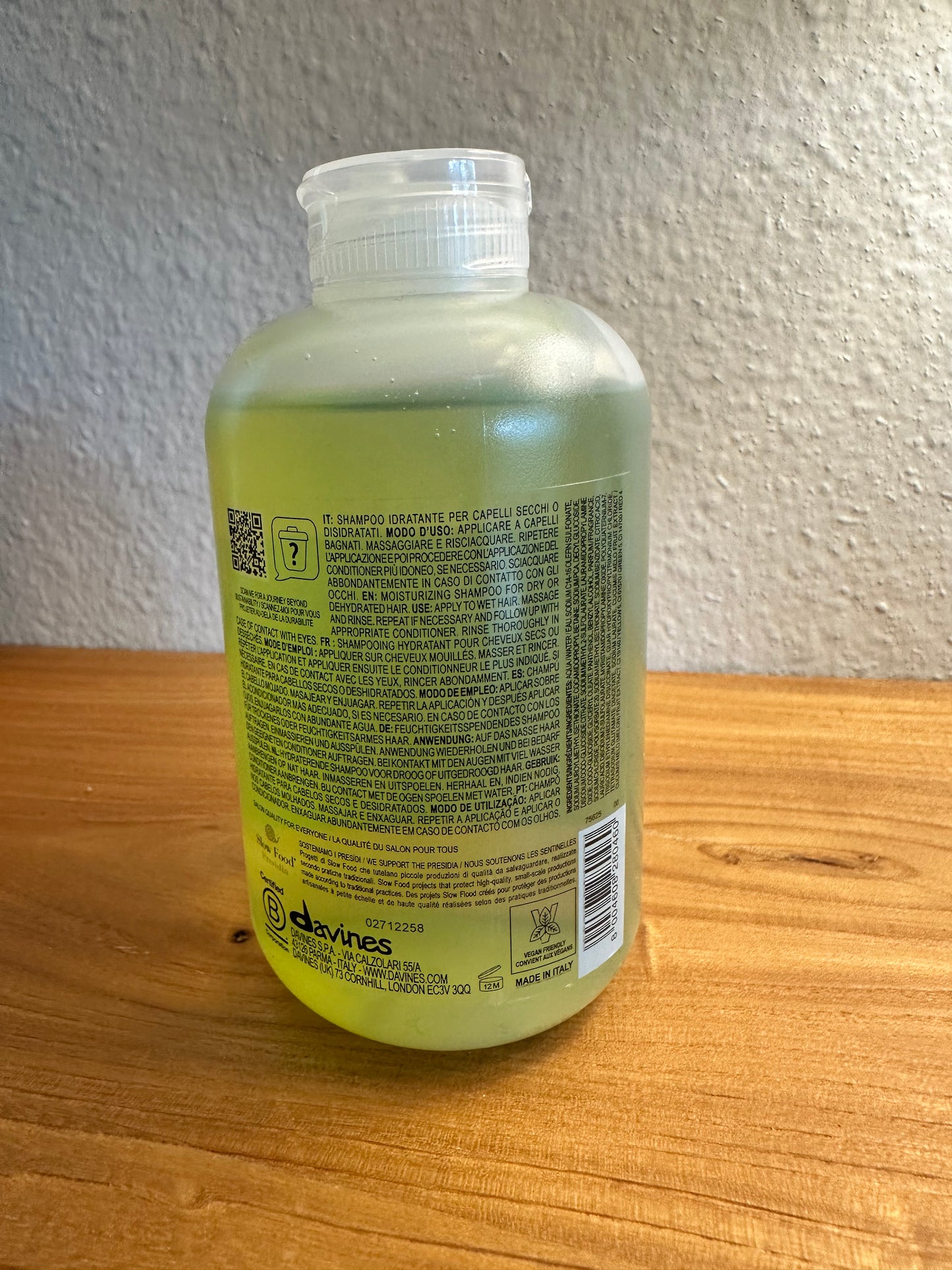 Davines ESSENTIAL HAIRCARE
MOMO Shampoo
Deep hydrating shampoo for dry and dehydrated hair