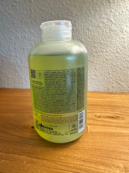 Davines ESSENTIAL HAIRCARE
MOMO Shampoo
Deep hydrating shampoo for dry and dehydrated hair