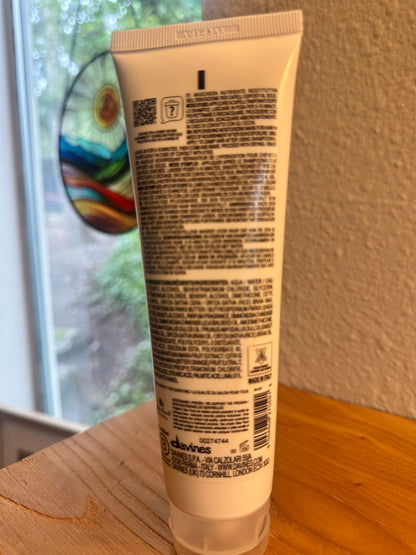 Davines SU Hair Mask
Restorative mask for damaged hair