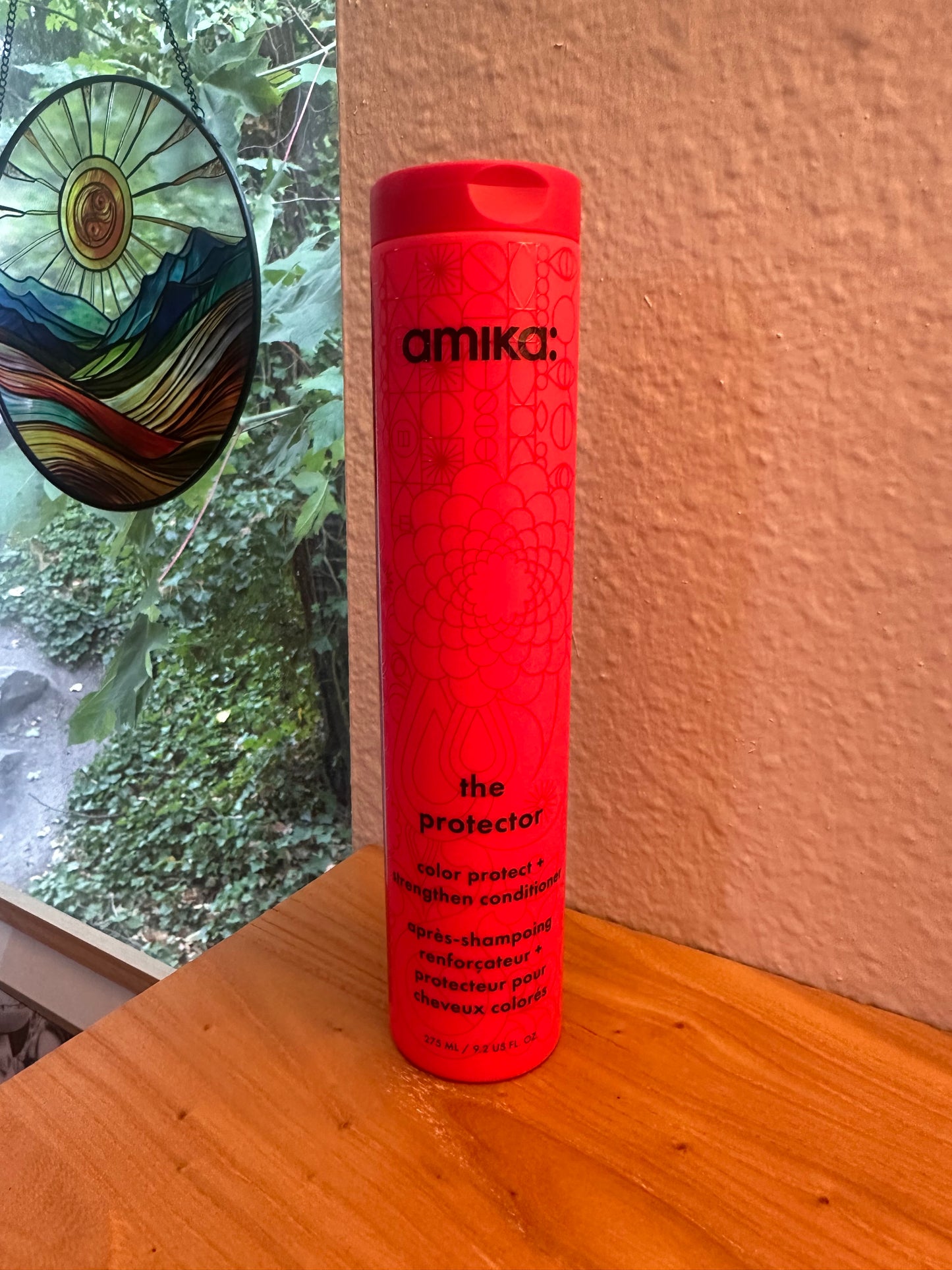 Amika the protector
color protect + strengthen shampoo